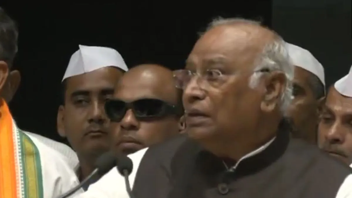 “Modi ka baap bhi jayega”: Kharge’s remark triggers ruckus at Patna event