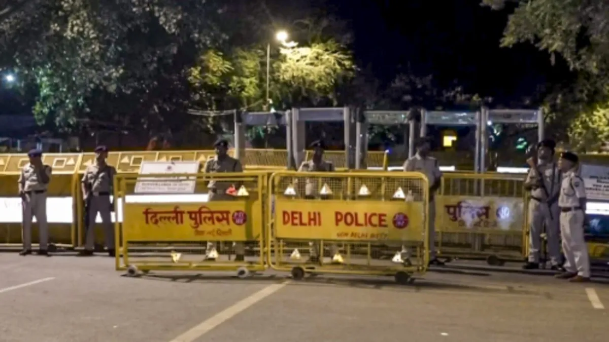 New Delhi: Security beefed up around Vijay Chowk ahead of opposition protest against CEC