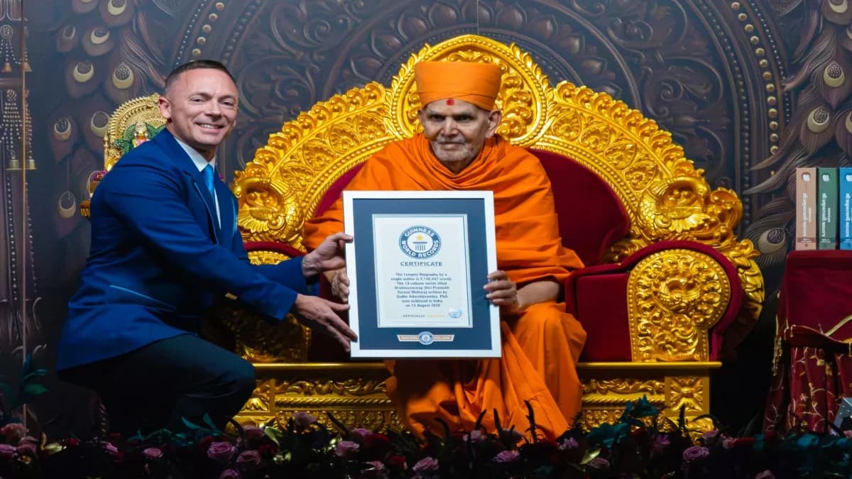 BAPS’s Landmark Biography of Pramukh Swami Maharaj Sets a Guinness World Record