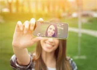Obsession for flawless selfie can affect mental health