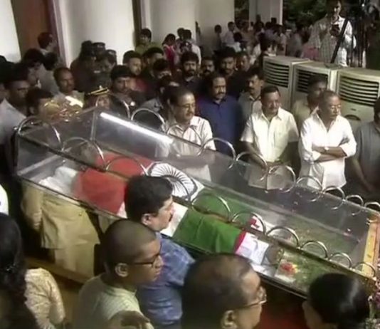 LIVE: People throng Rajaji Hall to pay last respects to Karunanidhi