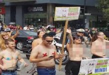 Men and women go topless in US for gender equality