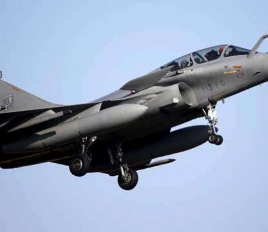 Congress goes to CAG over Rafale