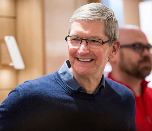 Apple CEO salutes Modi’s India