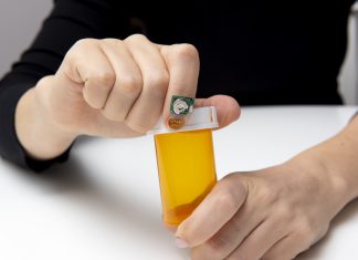 This fingernail sensor uses AI to monitor health