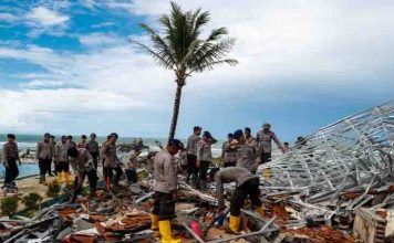 Rain hampers rescue efforts as Indonesia tsunami toll hits 429