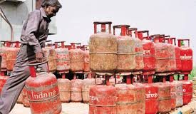 LPG price slashed: Subsidised at Rs 500.90, non subsidised at Rs 809.50