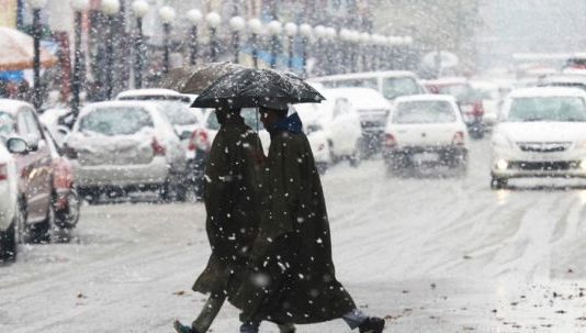 Tourists cheer snow in Himachal’s Manali