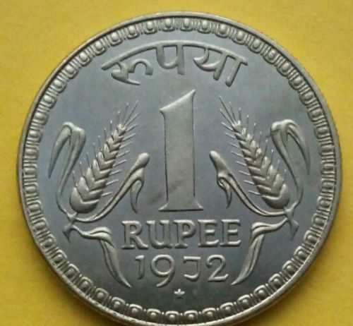 Rupee slips 12 paise to 71.22 against USD in early trade