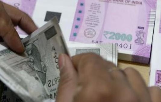 Trade war, Kashmir issue dent rupee to biggest fall in 6-years