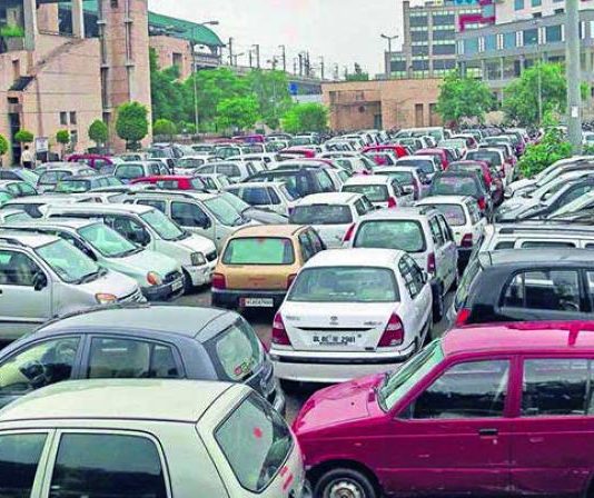 Delhi govt notifies new parking rules…Now on-street parking to cost more