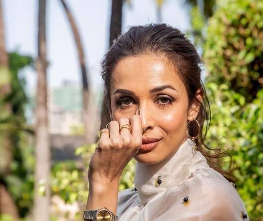 Malaika ditches car, hops into an autorickshaw