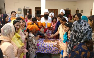 Faridabad Ladies Empowering Women Club celebrates Guru Purab by serving the humanity