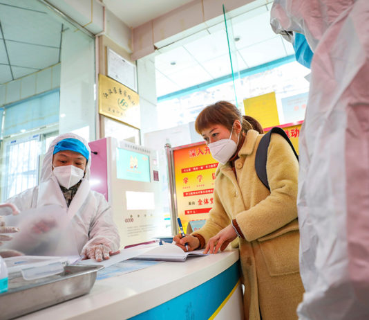 WHO declares health emergency as death toll in China climbs to 213