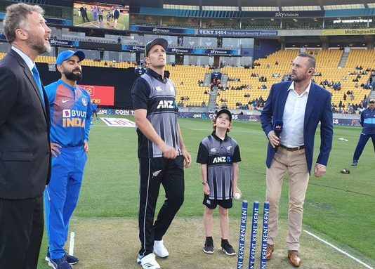 4th T20I: New Zealand win toss, ask India to bat first