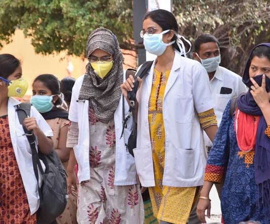 Coronavirus LIVE Updates: Highest Spike of 32,695 Cases Takes India Tally Above 9.68L; Mumbai Locals to Now Have QR Codes for Passengers