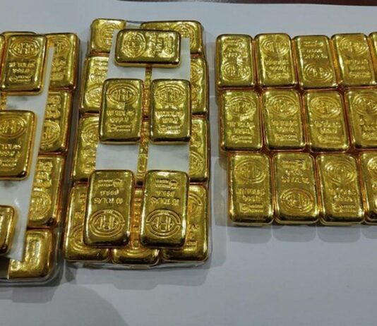 4 kg gold recovered; FM inquires wellbeing of injured officials