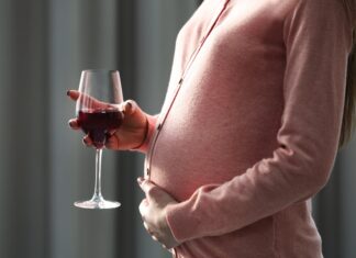Even low alcohol use during pregnancy bad for child’s brain: Study