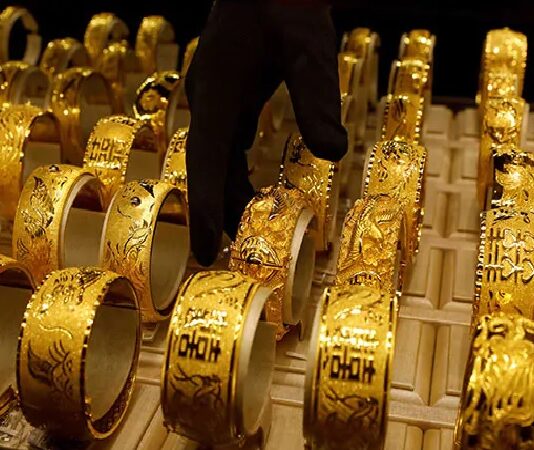 Gold falls below Rs 44,600; silver cheaper by Rs 200