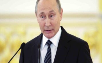 Russia demands Twitter to delete MBK media account