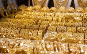 Gold Price 1 April: Gold falls below Rs 43,500