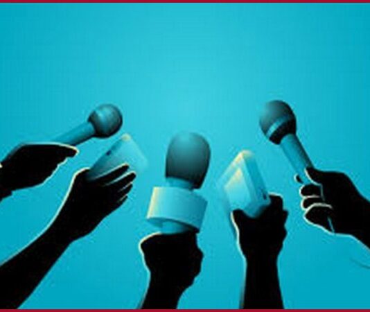 Pakistan: Journalists, lawyers, activists protest outside parliament against new media laws