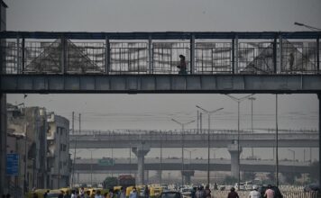 Delihi Air Quality continues to remain ‘very poor’ despite rain