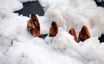 Delhi: Devotees perform rituals in toxic foam-laden Yamuna on final day of Chhath puja
