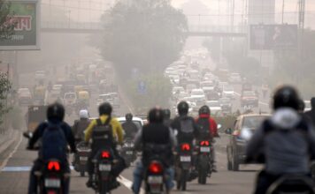 Delhi’s air quality enters in ‘very poor’ category with overall AQI of 390