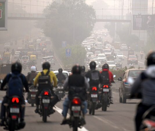 Delhi’s air quality enters in ‘very poor’ category with overall AQI of 390