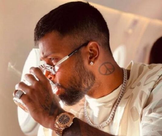 Custom officials seize 2 watches worth ₹5 crore from Hardik Pandya; Cricketer issues statement