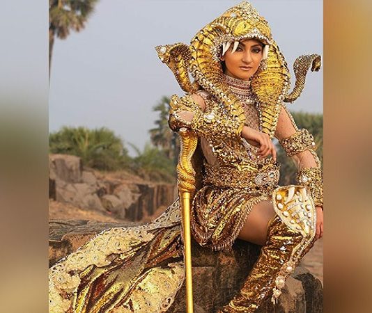 how India’s Navdeep Kaur stole the show with her ‘Kundalini Chakra’ outfit at Mrs World 2022 ?