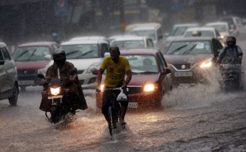 Mercury dips in Delhi as rain, wind return