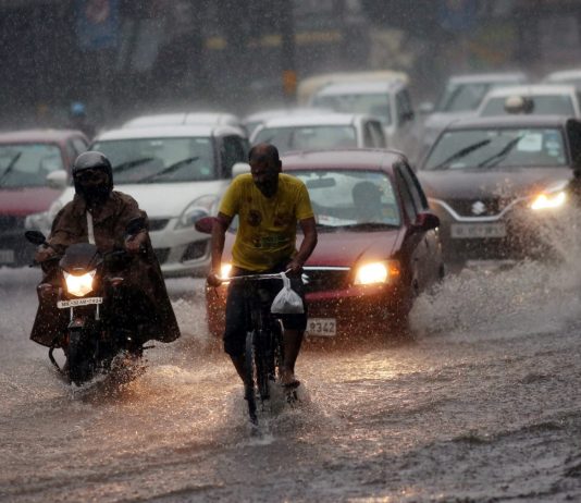 Mercury dips in Delhi as rain, wind return