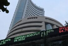 Indian equity indices extend losses, rupee hits fresh low