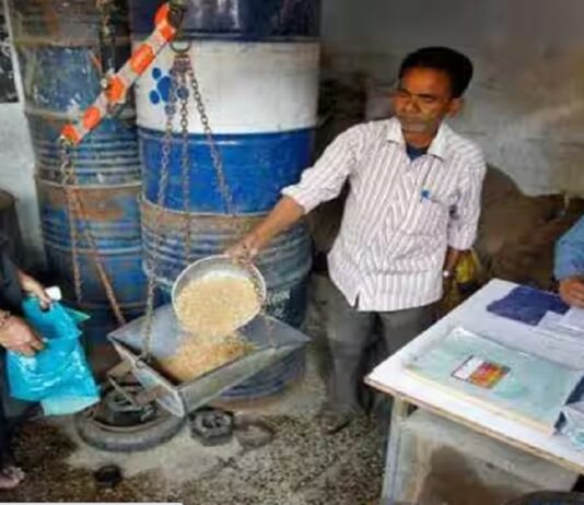 Fair Price Shop dealers can earn Rs.50,000 by providing additional community services: Centre