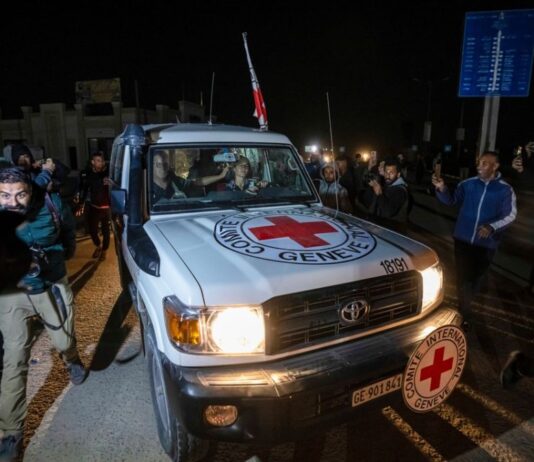 Hamas releases 10 Israelis, 4 Thai hostages on sixth day of truce