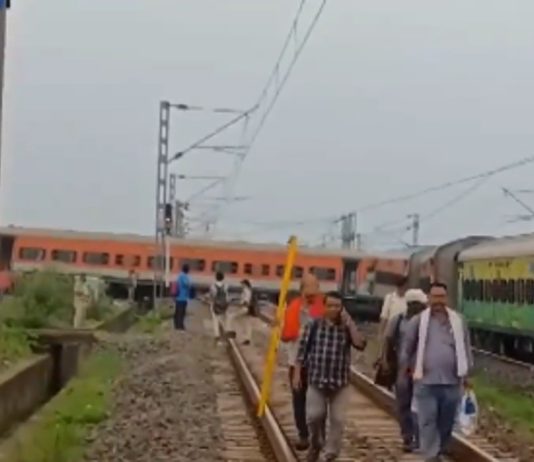 6 injured after several coaches of Howrah-CSMT Express train derails near Jharkhand’s Chakradharpur
