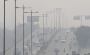 Delhi wakes up to thick smog after Diwali night, air quality in ‘Very Poor’ category