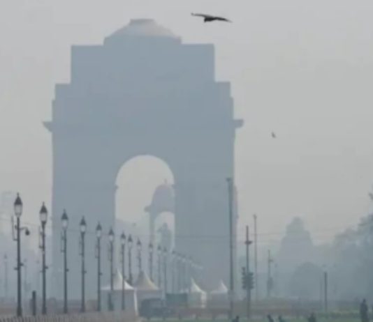 Delhi wakes up to chilly morning as AQI improves; Republic Day rehearsals continue