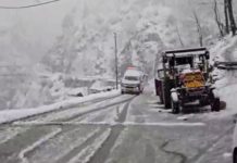 J-K: Heavy snowfall continues in Doda; residents advised to stay indoors