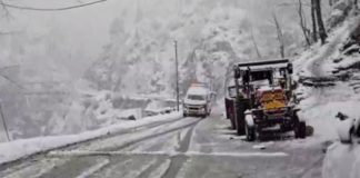 J-K: Heavy snowfall continues in Doda; residents advised to stay indoors