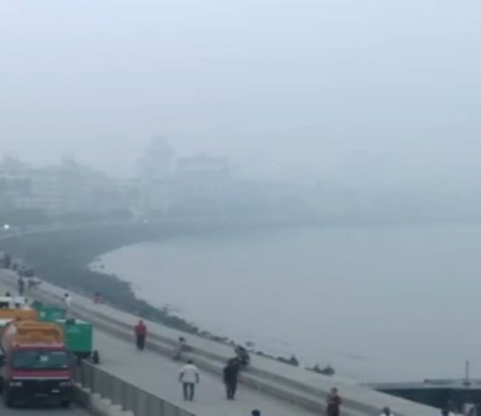 Delhi-NCR wakes up to thick fog; AQI oscillates between ‘moderate’ to ‘poor’ category