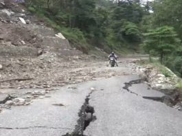 J-K: Heavy landslides damage Thannamandi-DKG-Bufliaz road; BRO continues restoration on war footing