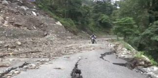 J-K: Heavy landslides damage Thannamandi-DKG-Bufliaz road; BRO continues restoration on war footing