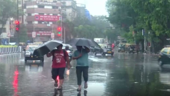 Heavy-Rainfall-in-Mumbai