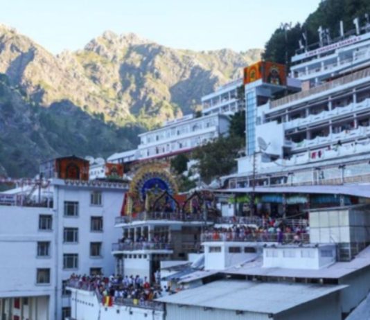 J-K: Vaishno Devi Yatra remains suspended due to adverse weather; devotees express disappointment
